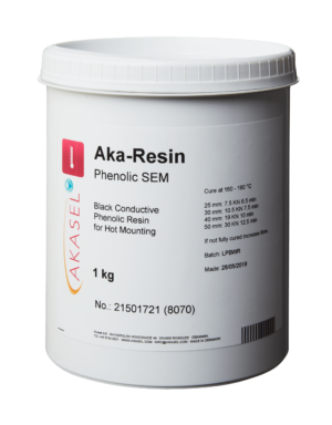 Akasel Aka-Resin Phenolic SEM, a white container with a lid holding black conductive phenolic resin. The label features the product name, "Black Conductive Phenolic Resin for Hot Mounting," a weight of 1 kg, and Item No. 21501721 (8070). It also provides curing times and specific parameters for sizes between 25 mm and 50 mm. Specially developed for metallographic applications, perfect for preparing conductive samples for scanning electron microscopy (SEM).