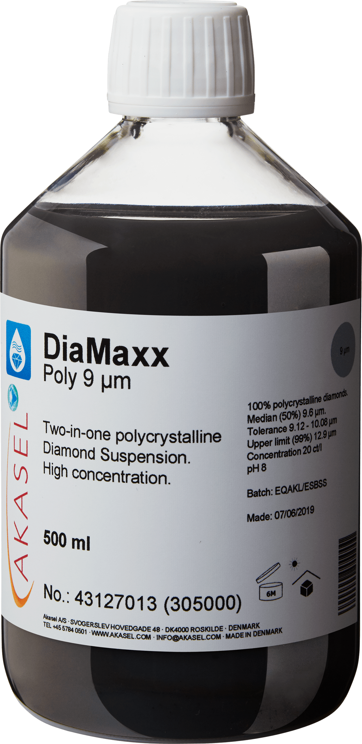 Akasel DiaMaxx Poly 9 µm: A 500 ml plastic bottle with a white screw cap, filled with a black polycrystalline diamond suspension, described as a 2-in-1 diamond suspension. The label shows the name “DiaMaxx Poly 9 µm” along with the text “Two-in-one polycrystalline Diamond Suspension. High concentration.” Additional visible information includes: “100% polycrystalline diamonds,” “Median (50%) 9.6 µm,” “Tolerance 9.12 – 10.08 µm,” “Upper limit (99%) 12.9 µm,” and “Concentration 20 ct/l.” Symbols on the label provide instructions on storage, shelf life, as well as batch and production information.