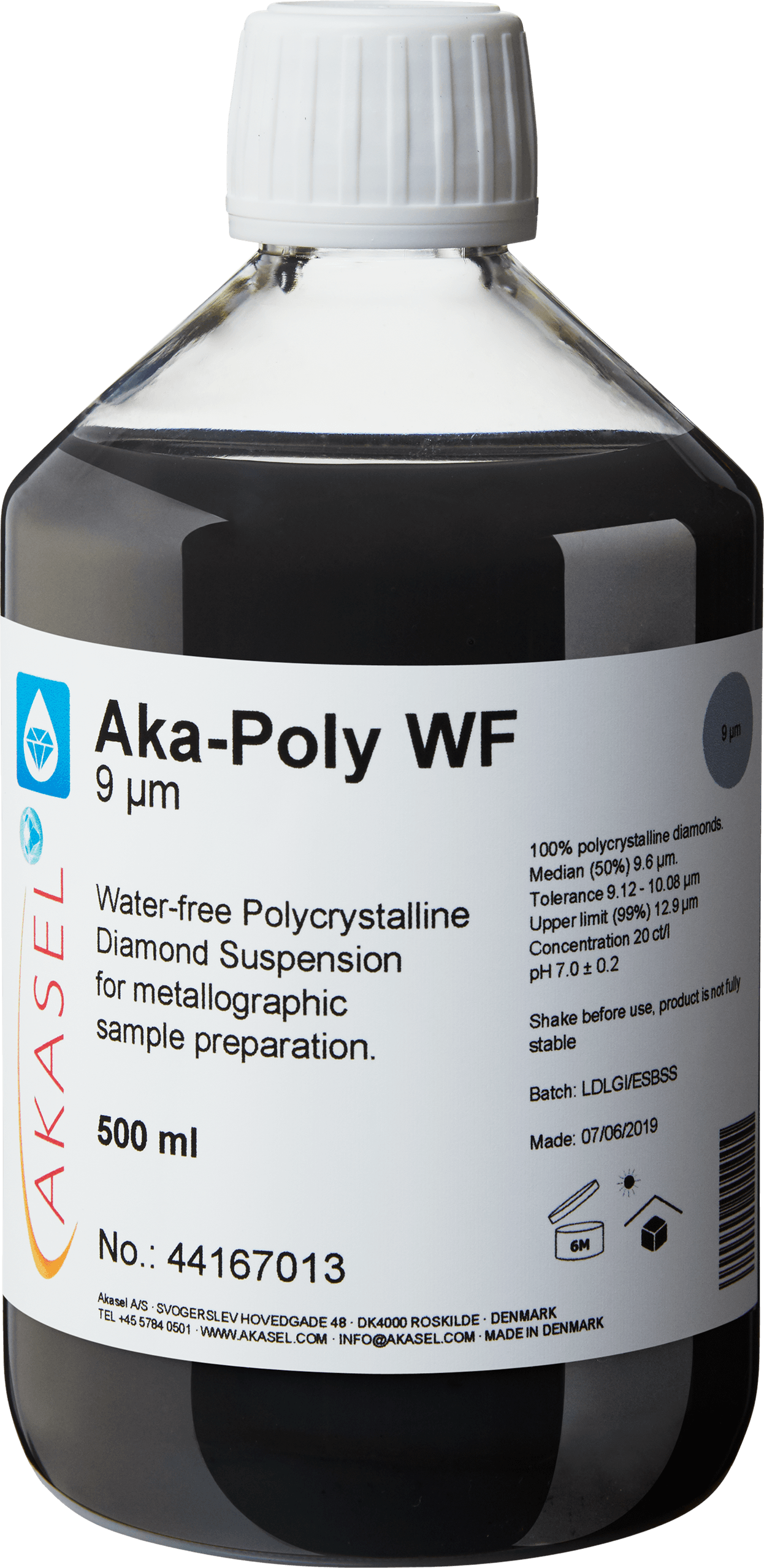Akasel Aka-Poly WF 9 µm: 500 ml bottle with a white screw cap, filled with a deep black, water-free polycrystalline diamond suspension specially formulated for metallographic preparation of water-sensitive materials. The label highlights specifications such as “Diamond concentration of 20 ct/l,” “Median (50%) 9.6 µm,” “Tolerance 9.12 – 10.08 µm,” and “Upper limit (99%) 12.9 µm.” This product allows precise adjustment of the suspension-to-lubricant ratio and is perfect for delicate samples.